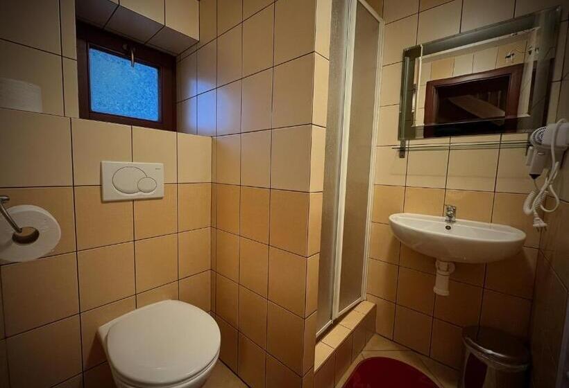 펜션 Penzión Pri Kaštieli Záturčie