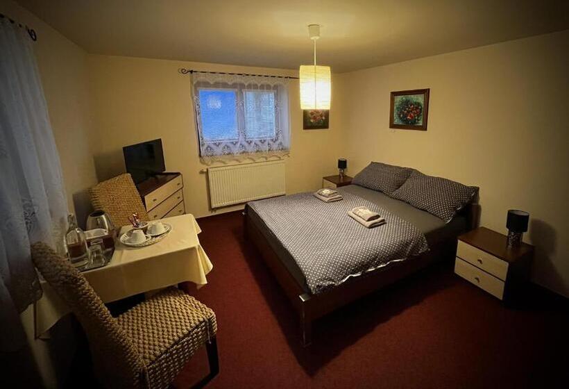 펜션 Penzión Pri Kaštieli Záturčie