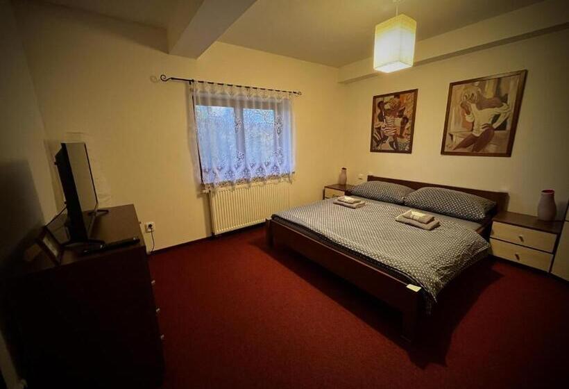 펜션 Penzión Pri Kaštieli Záturčie