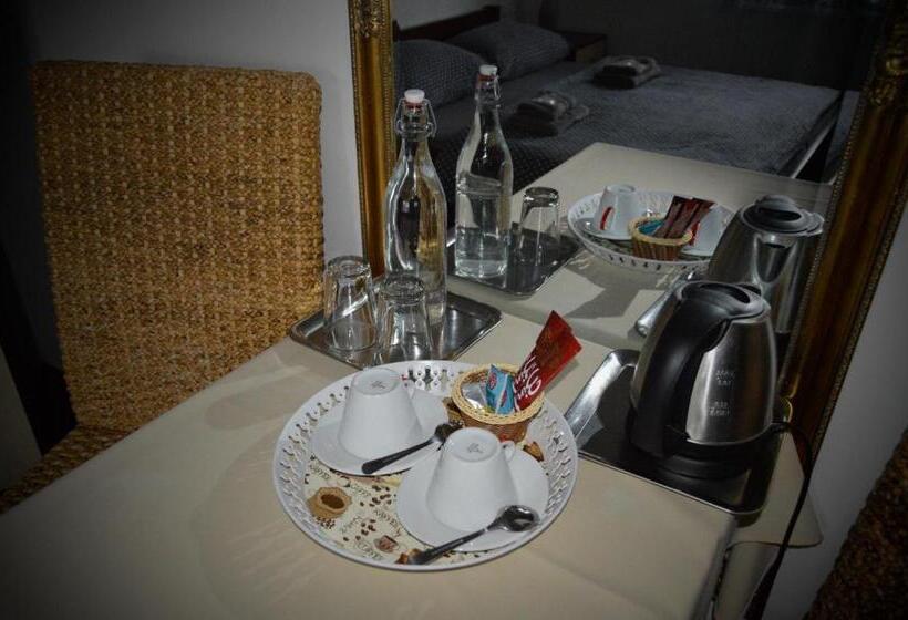 펜션 Penzión Pri Kaštieli Záturčie