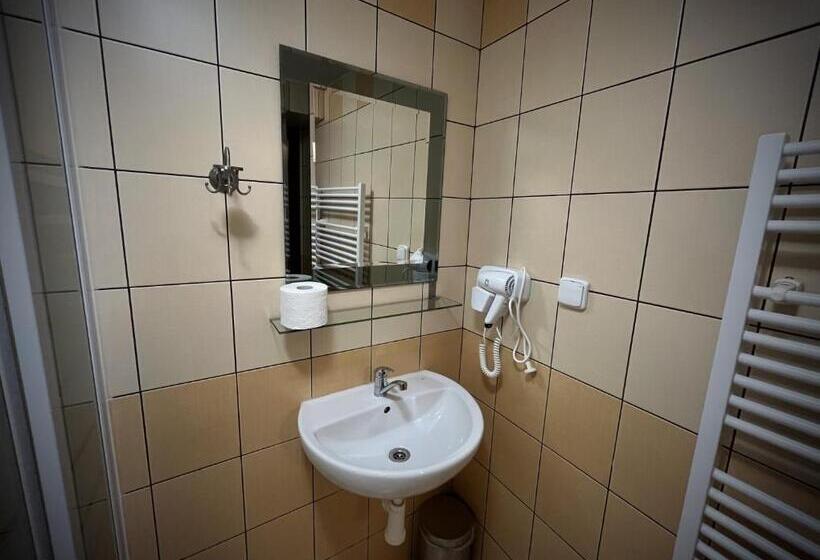 펜션 Penzión Pri Kaštieli Záturčie