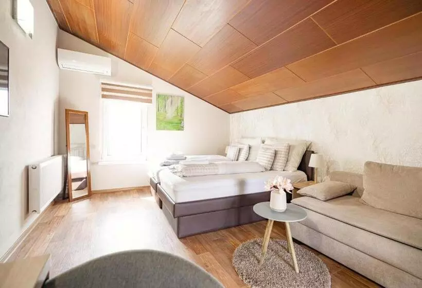 ペンション Restaurace A Penzion U Doubků