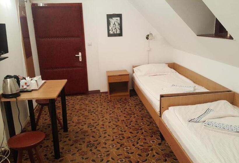 Pensiunea Podul Minciunilor