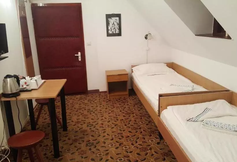 Pensiunea Podul Minciunilor