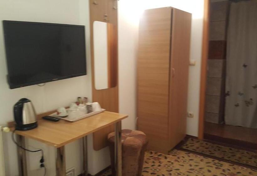 Pensiunea Podul Minciunilor