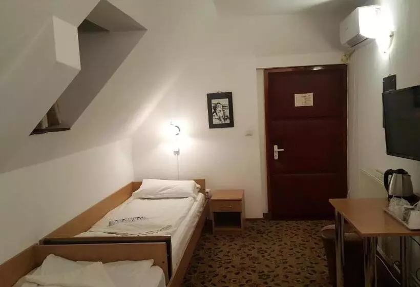 Pensiunea Podul Minciunilor