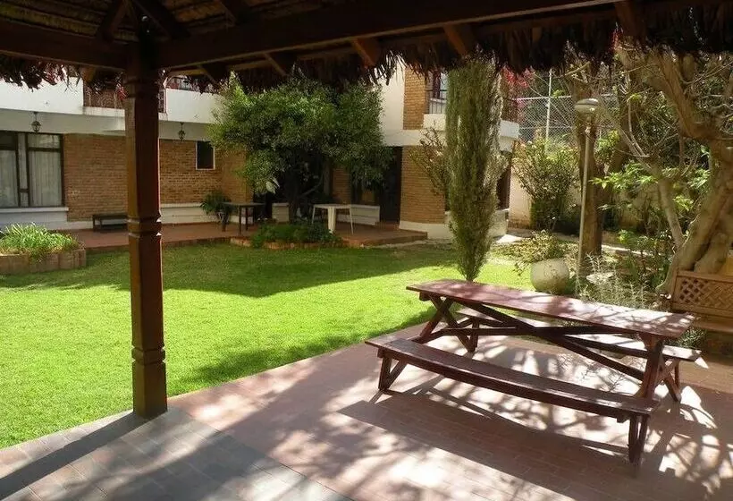 پانسیون El Jardin Suites And Guest House