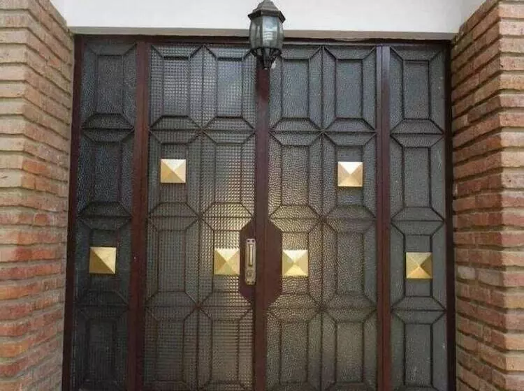 پانسیون El Jardin Suites And Guest House