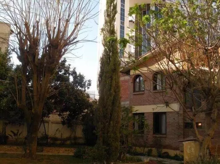 پانسیون El Jardin Suites And Guest House