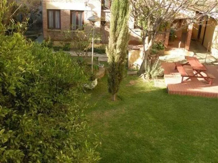 پانسیون El Jardin Suites And Guest House