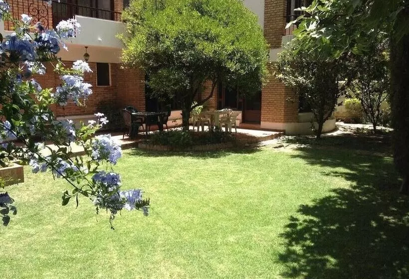 پانسیون El Jardin Suites And Guest House