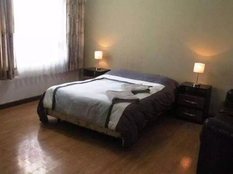 پانسیون El Jardin Suites And Guest House