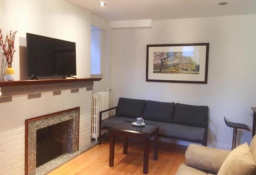 پانسیون The Parkway Garden Guesthouse