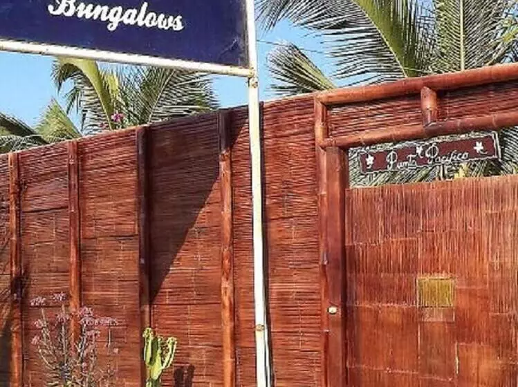 ユースホステル Punta Pacifico Bungalows Mancora