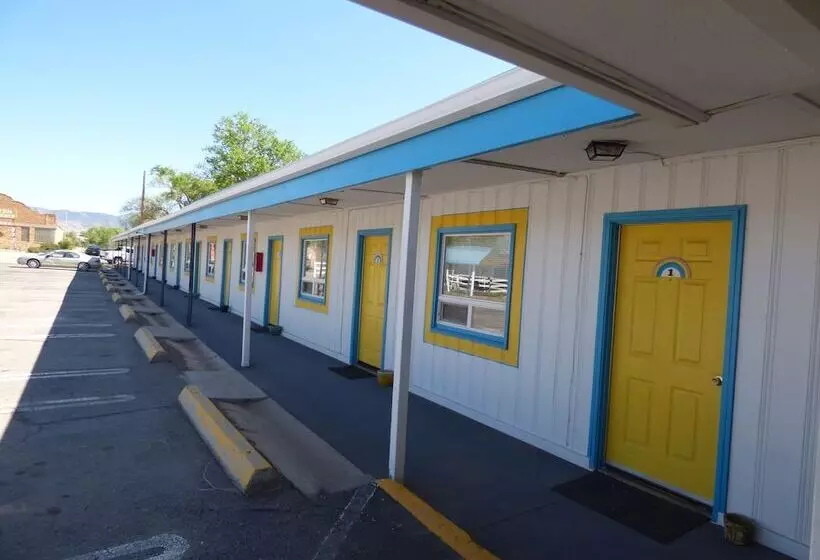 Retkeilymaja Rainbow Inn & Cottages