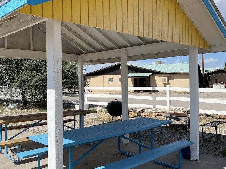 فندق صغير Rainbow Inn & Cottages