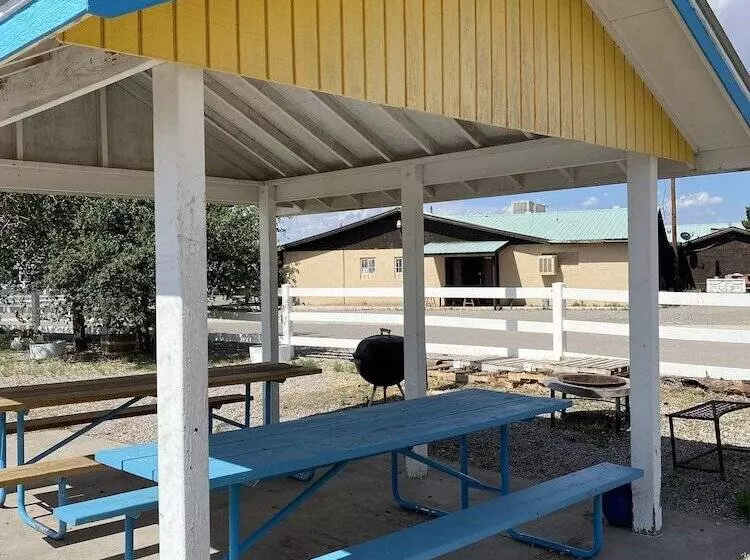 Retkeilymaja Rainbow Inn & Cottages