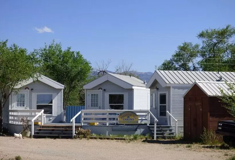 Retkeilymaja Rainbow Inn & Cottages