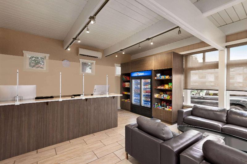 فندق صغير Super 8 By Wyndham Courtenay