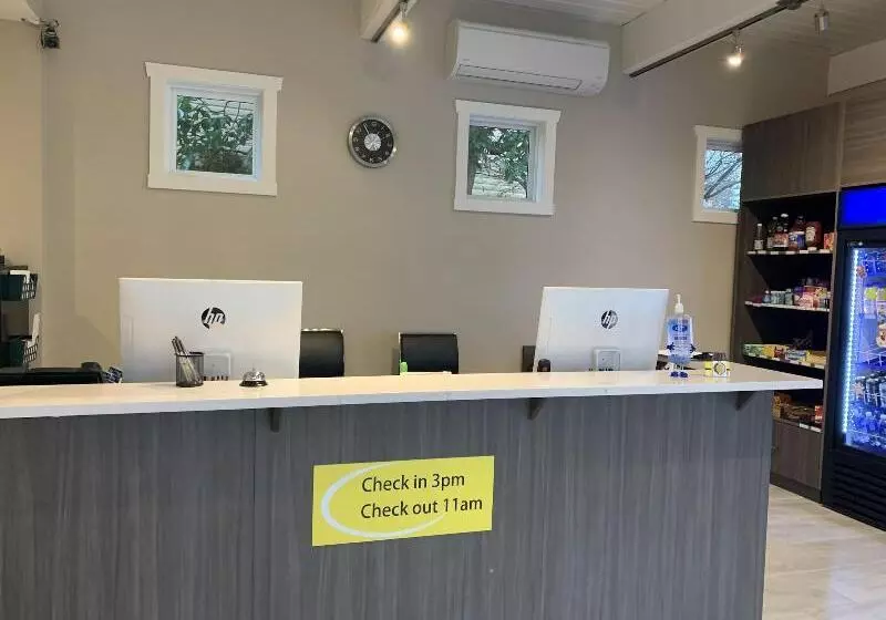 Retkeilymaja Super 8 By Wyndham Courtenay