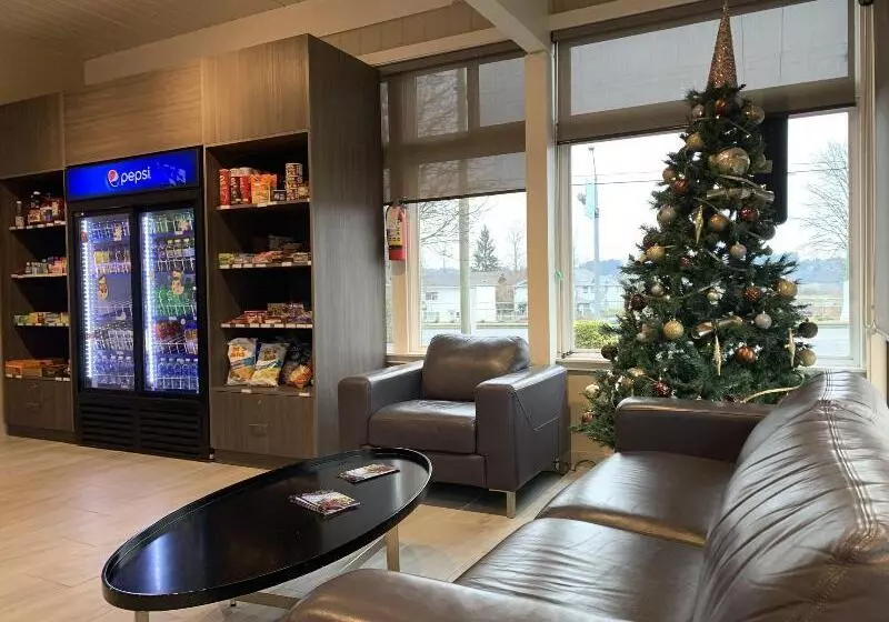 Retkeilymaja Super 8 By Wyndham Courtenay