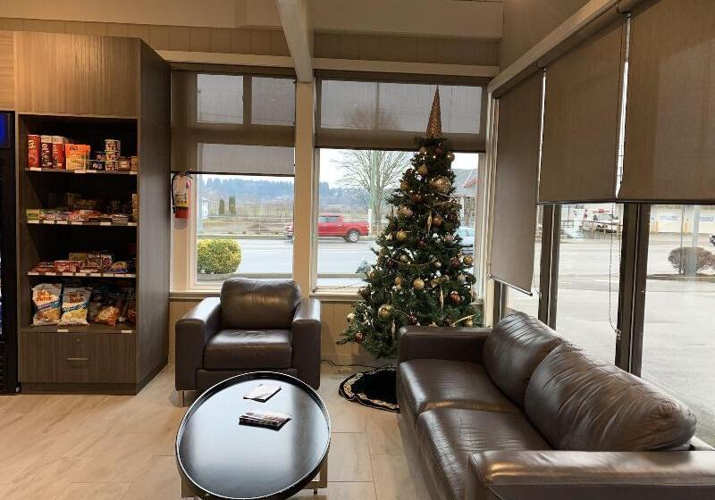 فندق صغير Super 8 By Wyndham Courtenay