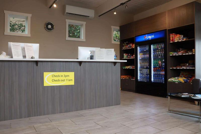 فندق صغير Super 8 By Wyndham Courtenay