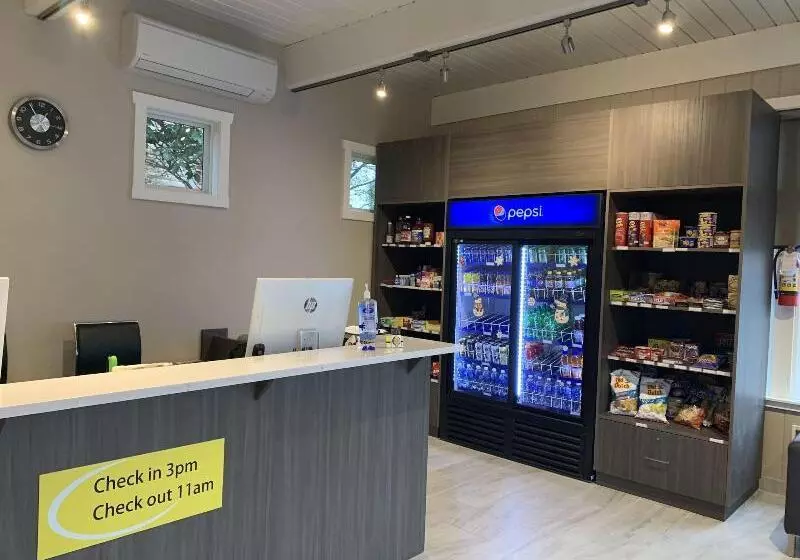 Retkeilymaja Super 8 By Wyndham Courtenay