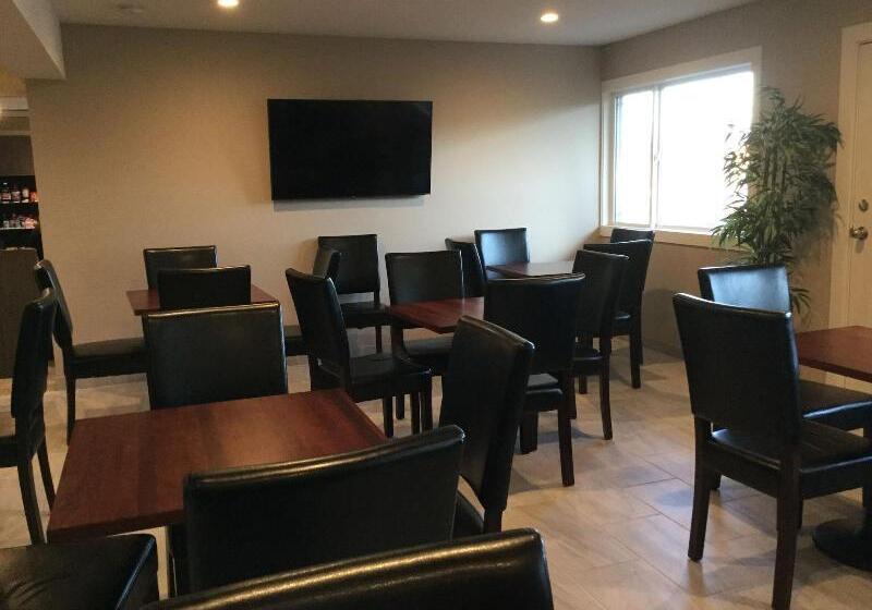 فندق صغير Super 8 By Wyndham Courtenay