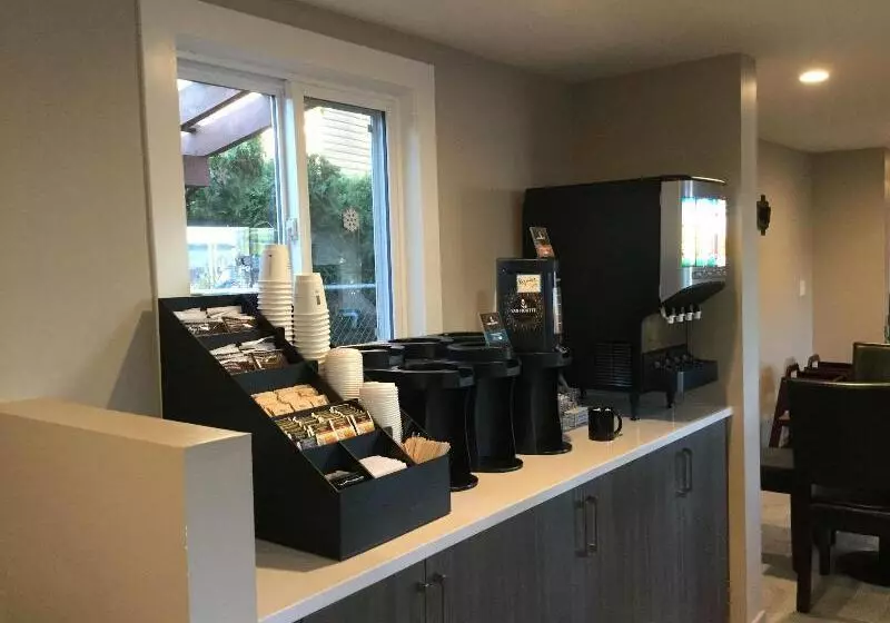 Retkeilymaja Super 8 By Wyndham Courtenay