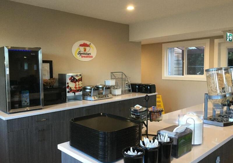 فندق صغير Super 8 By Wyndham Courtenay