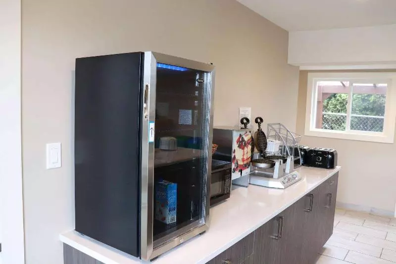 Retkeilymaja Super 8 By Wyndham Courtenay