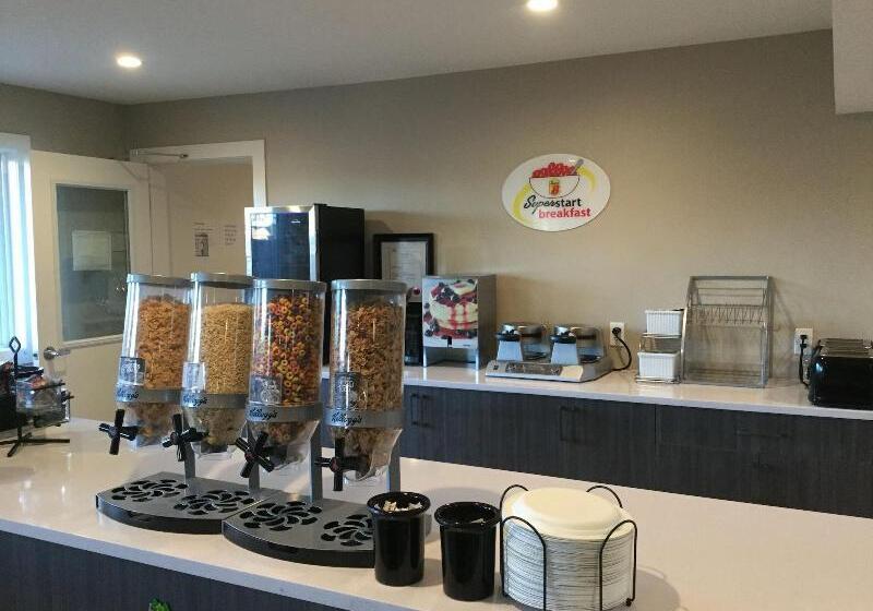 فندق صغير Super 8 By Wyndham Courtenay