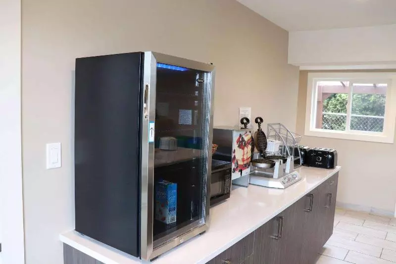 Retkeilymaja Super 8 By Wyndham Courtenay