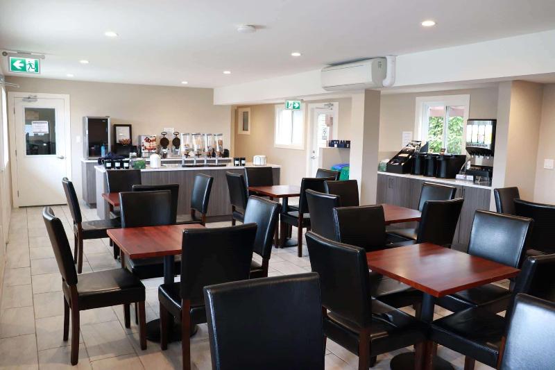 فندق صغير Super 8 By Wyndham Courtenay