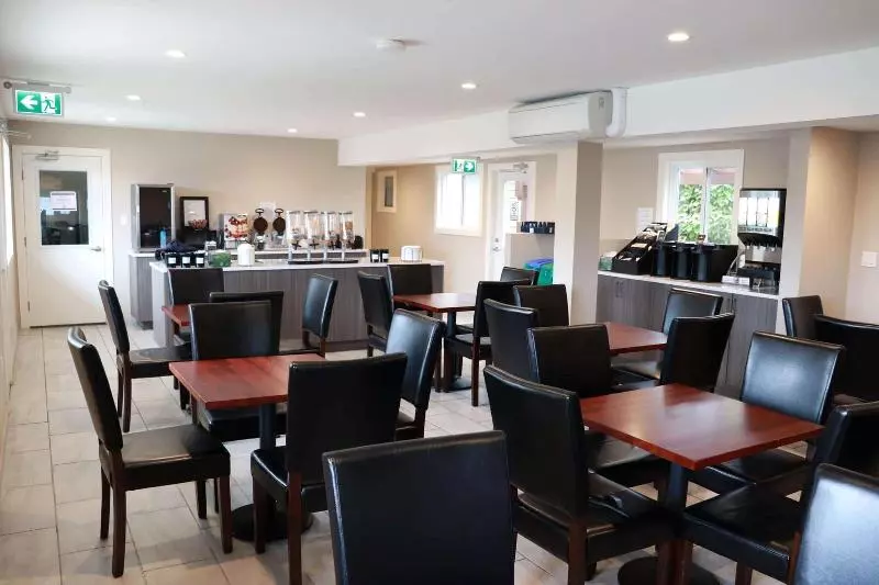 Retkeilymaja Super 8 By Wyndham Courtenay