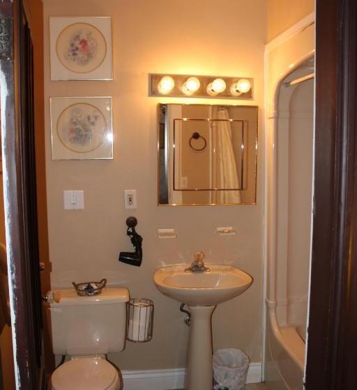 فندق صغير Carriage House Inn