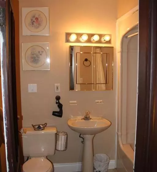 Retkeilymaja Carriage House Inn