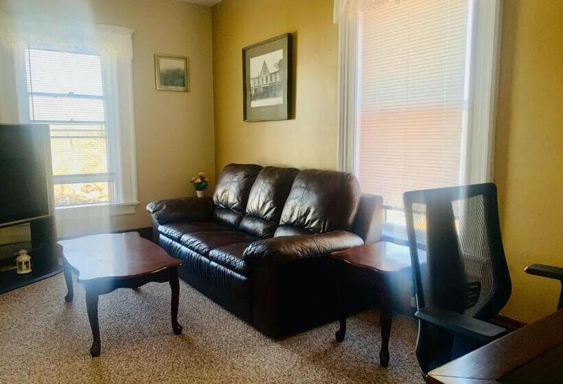 فندق صغير Carriage House Inn