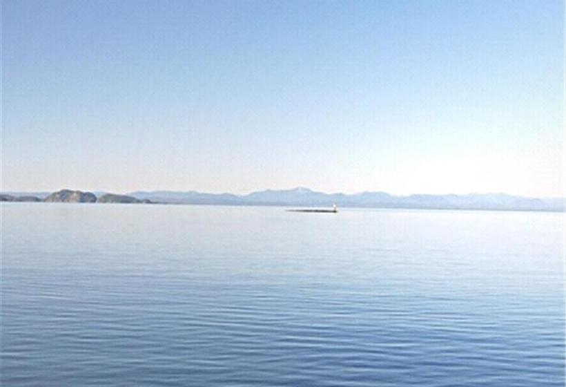 هاستل North Shore Inn