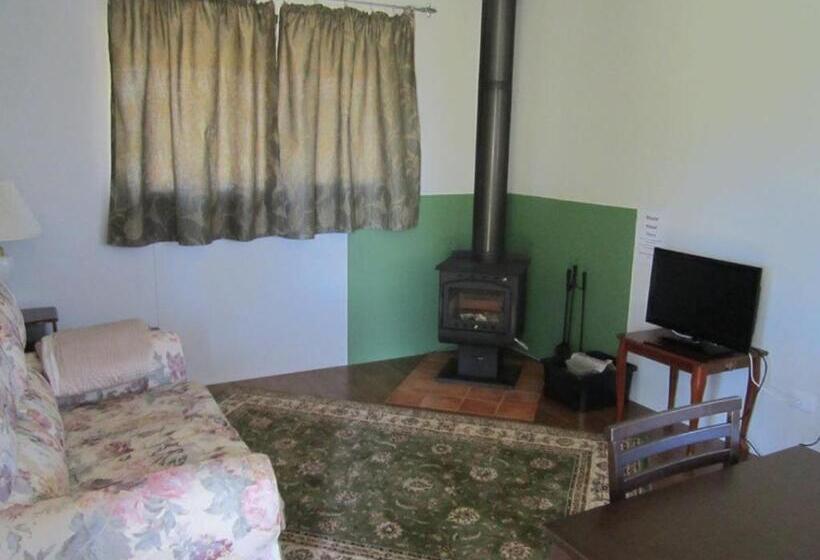 Отель Lavendale Country Retreat