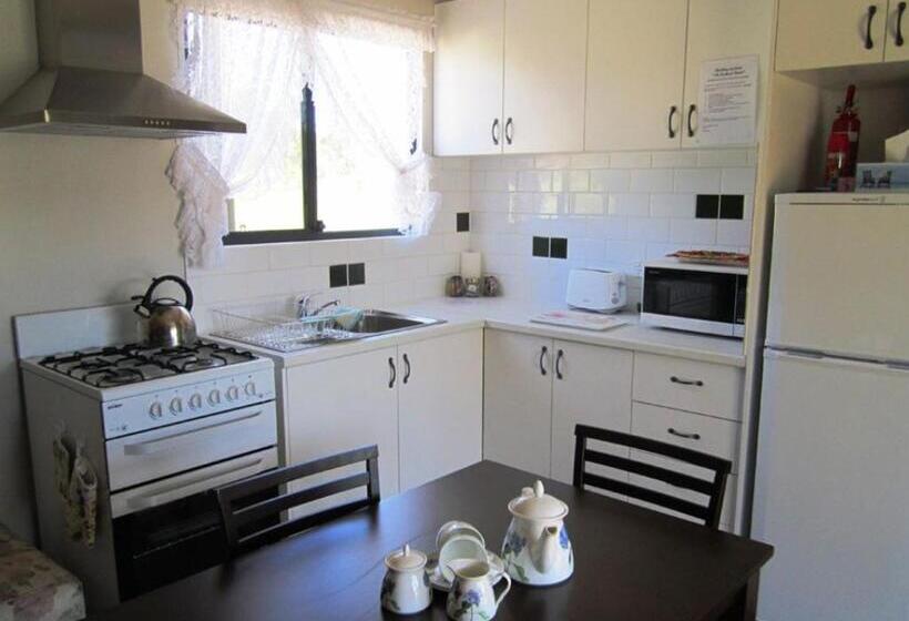 Отель Lavendale Country Retreat