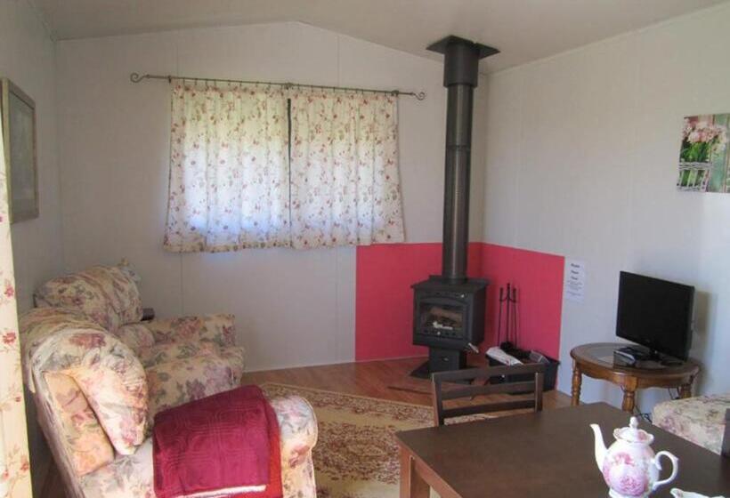 Отель Lavendale Country Retreat