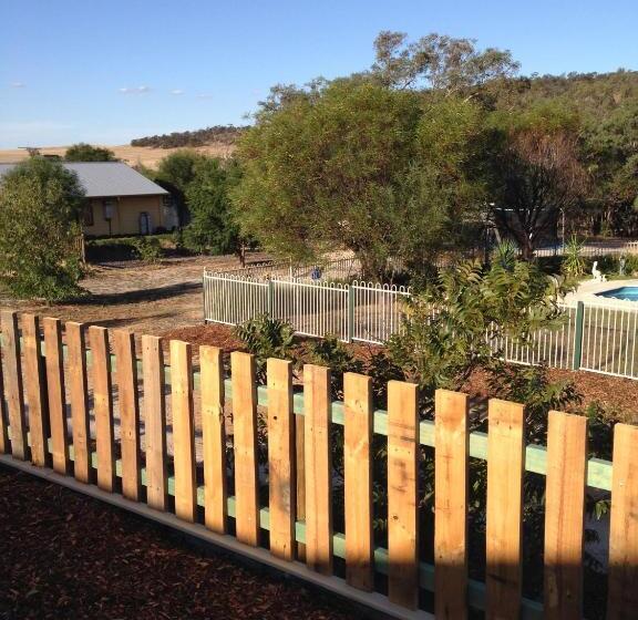 Отель Lavendale Country Retreat