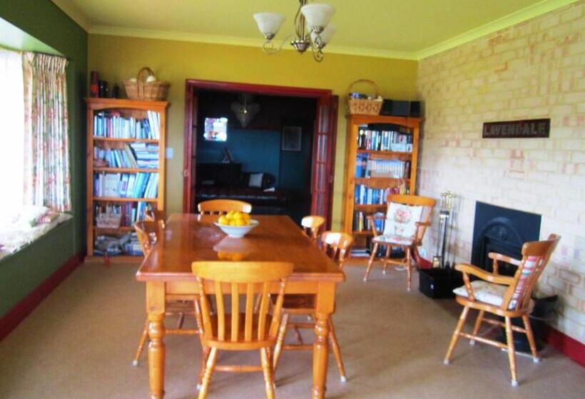 Отель Lavendale Country Retreat