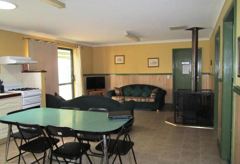 Отель Lavendale Country Retreat