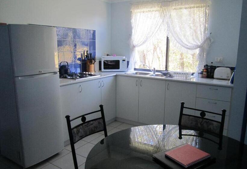 Отель Lavendale Country Retreat