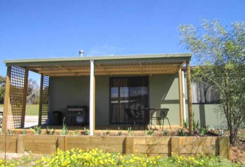 Отель Lavendale Country Retreat