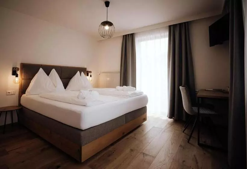 ペンション Forstauerwirt Hotel & Restaurant