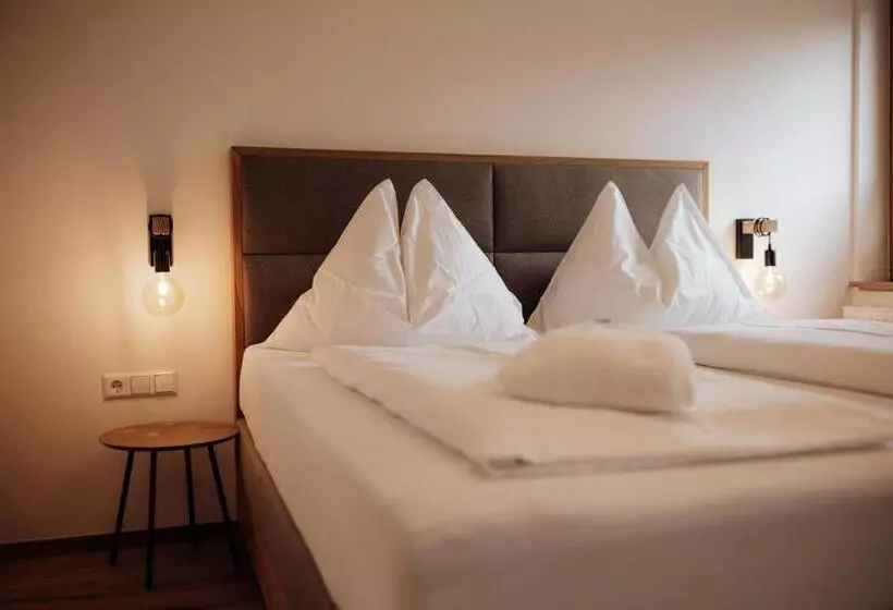 ペンション Forstauerwirt Hotel & Restaurant